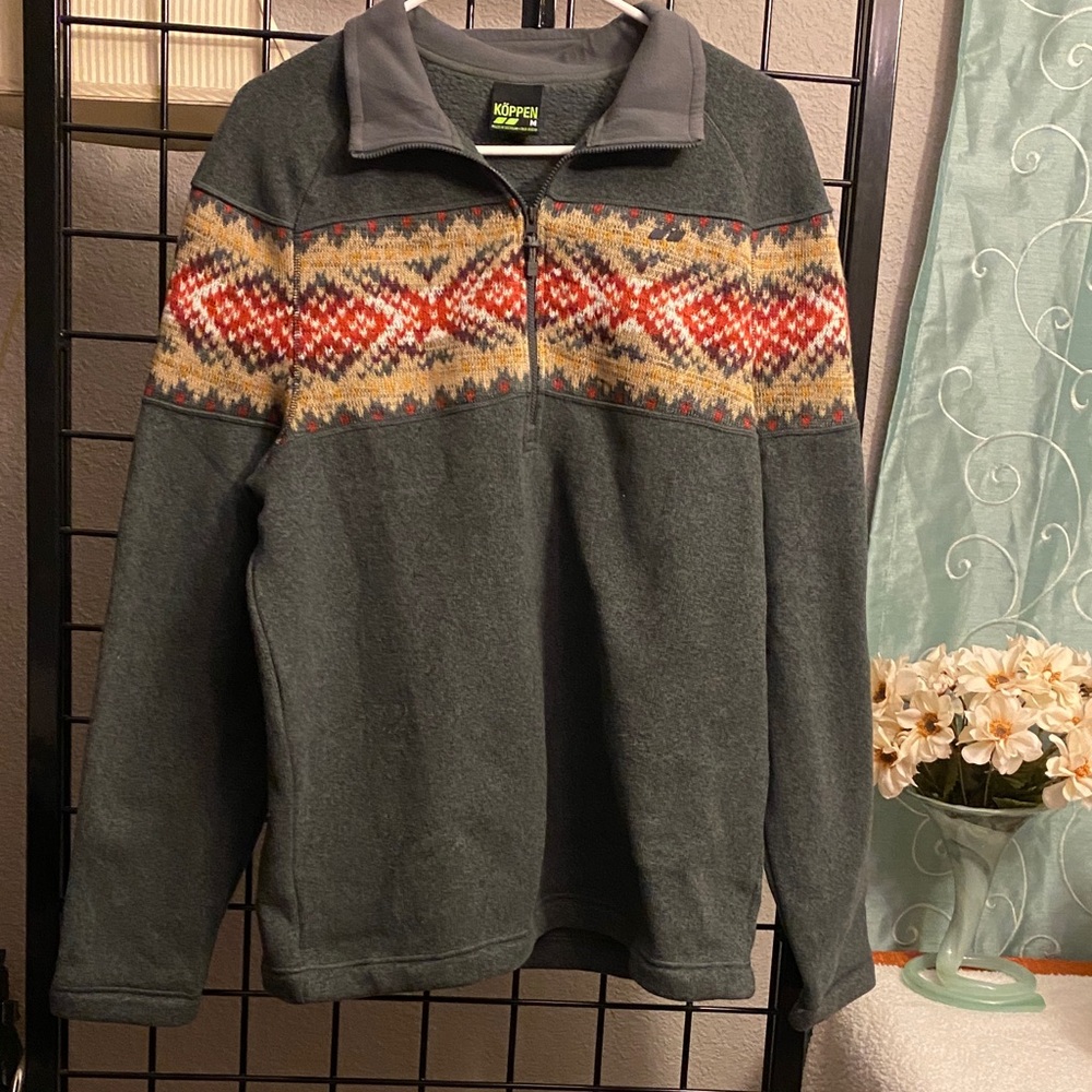 Koppen Men's Gray Zip-Up Sweater with Red and Cream Pattern